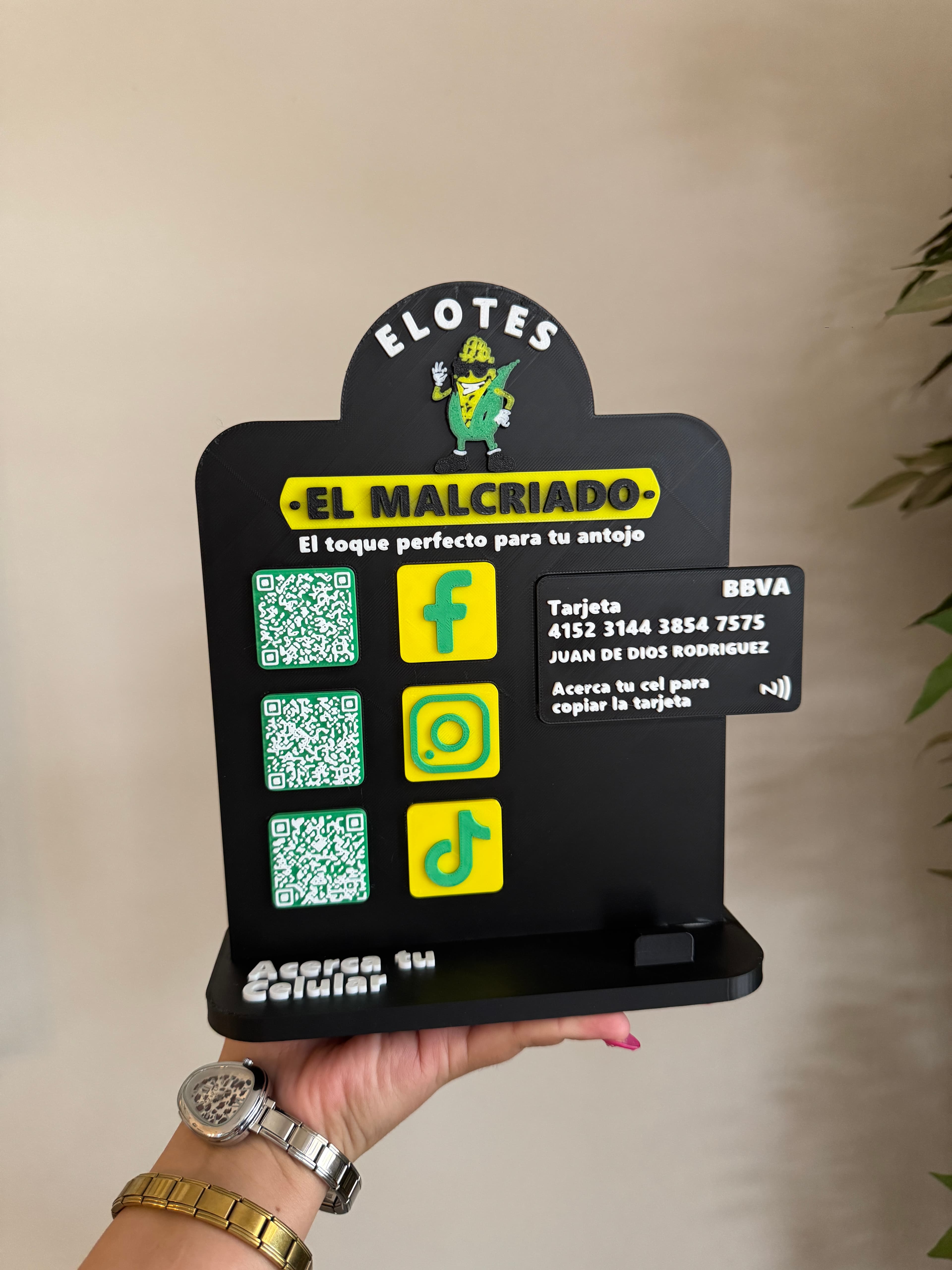 Display Inteligente para Negocios (NFC + Código QR + Datos de Pago)